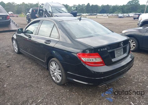 2009 Mercedes-Benz C 300 Luxury 4Matic/Sport 4Matic z USA, uszkodzony, nr VIN WDDGF81X19R084822